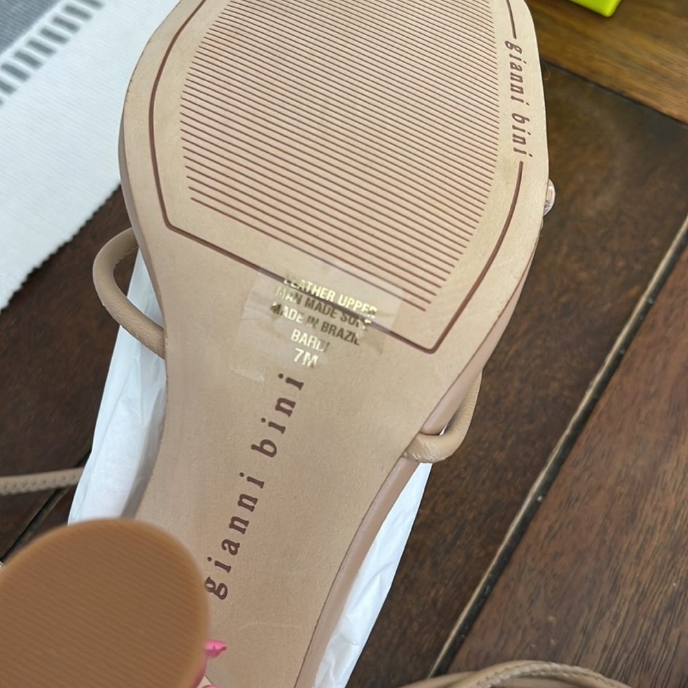 NWT Women’s nude size 7 Gianni Bini heels - Picture 5 of 5